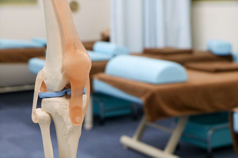 産後矯正と骨盤矯正の重要性は、膝の治療と関わってくる？